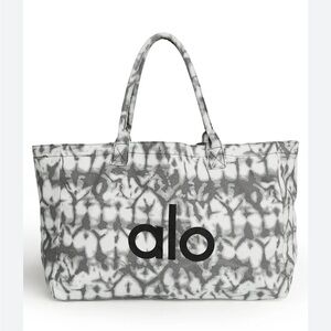 ALO YOGA Iconic Shopper Tote